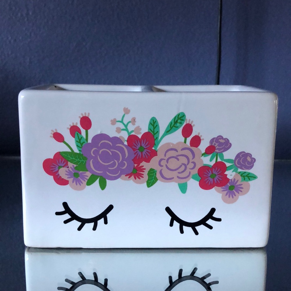 Ceramic pen holder